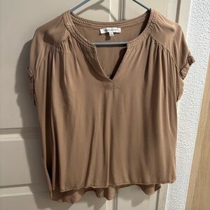 Rose & Olive khaki square top